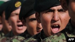 جنرال عتیق الله امرخیل وايي، چې د افغان امنیتي ځواکونو د روزني ښه لاره دا ده، چې افغان استادان یې وروزي.