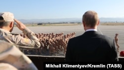 Ресей президенті Владимир Путин Хмеймимдегі ресейлік әскери әуе базсында. 11 желтоқсан 2017 жыл.