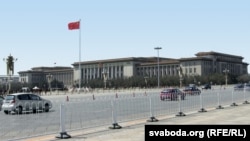 Здание китайского парламента (Пекин, площадь Тяньаньмэнь)
