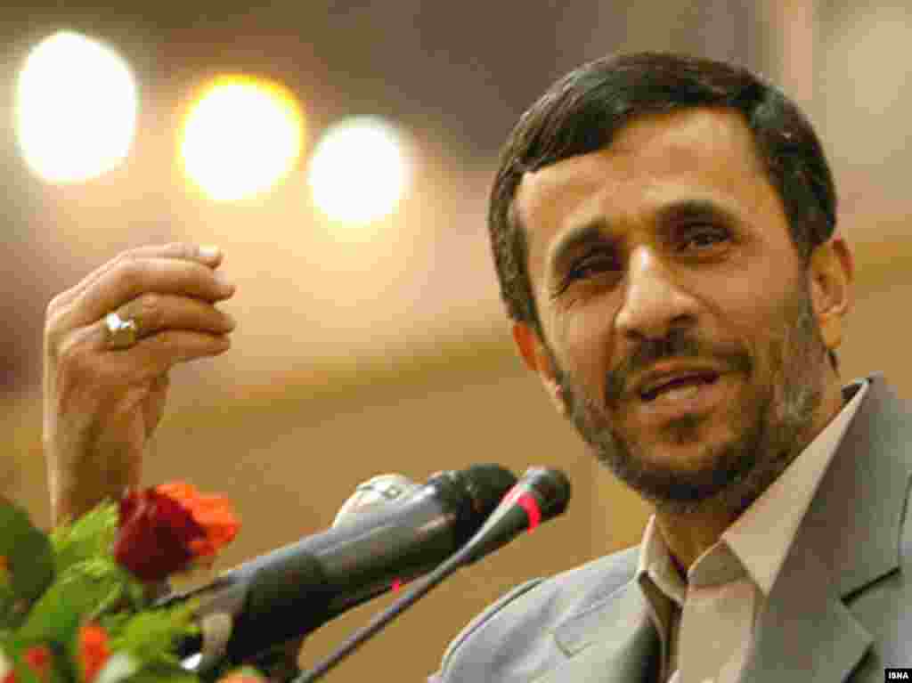 Iran -  Mahmud Ahmadinejad čeka promjene - Predsjednik Irana je u intervjuu državnoj televiziji izjavio da čeka ¨stvarne¨ promjene u politici SAD i da bez takvih promjena ne očekuje ozbiljno poboljšanje medjusobnih odnosa.