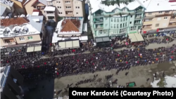 Snimak iz vazduha, brojnost ljudi na sahrani Rafetu Husoviću, Rožaje (11. mart)