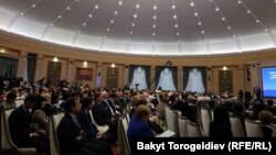 Съезддин катышуучулары.