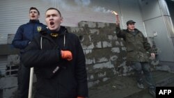 Protestatari în fața sediului Sherbank de la Kiev, 13 martie 2017
