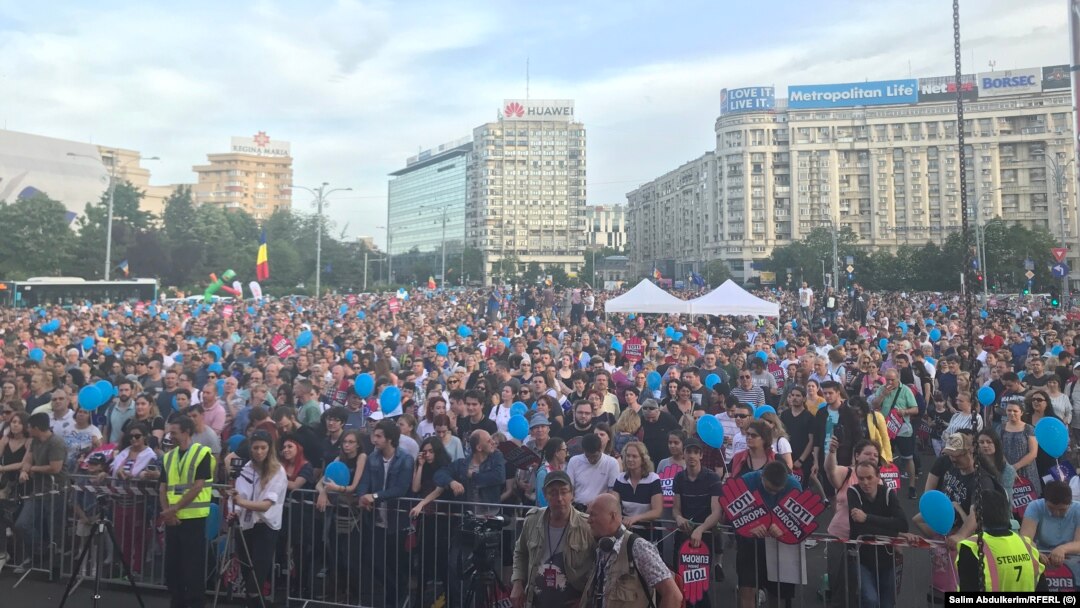 Aproape zece mii de oameni au participat la mitingul care îndeamnă la vot pe 26 mai la alegerile europene și la referendum