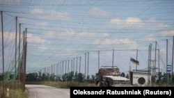 Прифронтова дорога на Донеччині, фото ілюстративне