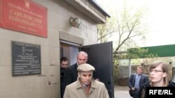 Через несколько месяцев разбирательства сторонники Путина вдруг вспомнили, что не писали оскорбительной листовки