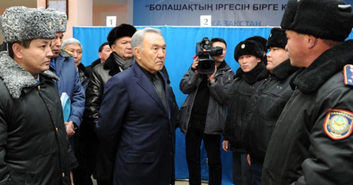 Полиция қызметкерлерінің жалаңаш суреттері