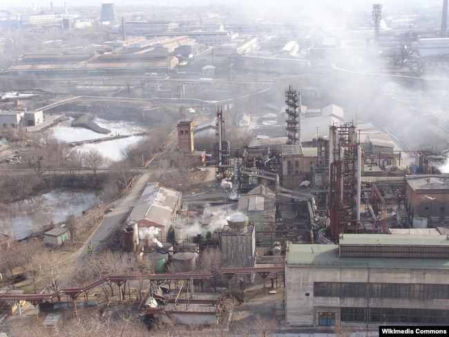 Донецкий металлургический завод. За последний год производство стали здесь упало на 46,5%, а чугуна – на 33,5%