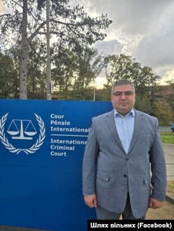 Вірменин біля Міжнародного кримінального суду в Гаазі