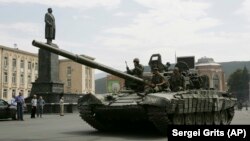 Российские танки в Гори, август 2008 г.