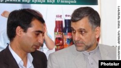 Հայաստանում Իրանի դեսպան Սաղայանը (աջից) մամուլի ասուլիսում