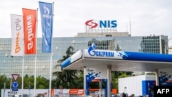 Benzinska stanica u neposrednoj blizini sedišta Naftne industrije Srbije u Beogradu, 8. oktobar 2025. 