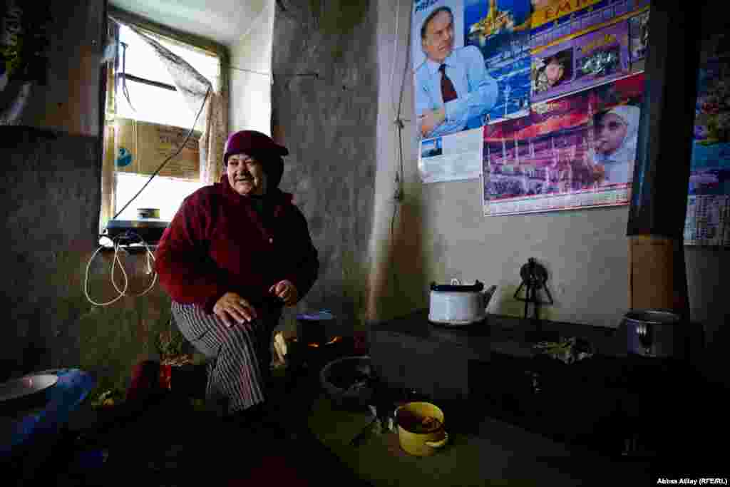 Xanpəri xala deyir ki, kənddə mavi yanacaq olmadığından yanacaq kimi kənd camaatı qış uzunu yayda mal-heyvanın tullantılaından hazırladığı kərmələrdən istifadə edirlər.