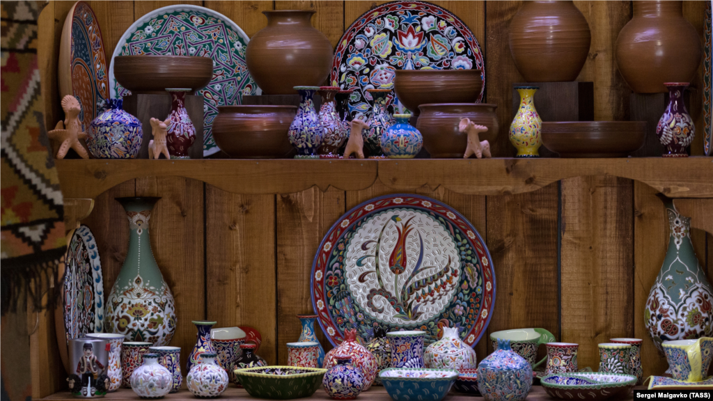 Керамические изделия в этнографическом музее крымских татар
