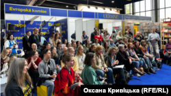 Стенд з українськими книгами на книжковому фестивалі «Світ книги» у Празі