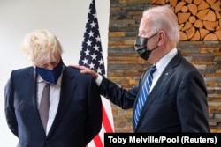 Președintele SUA, Joe Biden, și premierul britanic Boris Johnson, la discuțiile de la Carbis Bay Hotel