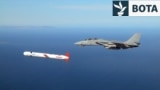 Një version i hershëm i raketës Tomahawk, duke u testuar mbi Nju-Meksiko, më 1976.<br><br>Tomahawk u krijua në vitet '70, mes tensioneve të Luftës së Ftohtë me Bashkimin Sovjetik. Raketa lundruese është e menduar për të fluturuar në largësi të mëdha, mjaftueshëm ulët për të shmangur shumicën e radarëve, me shpejtësi të një avioni pasagjerësh.