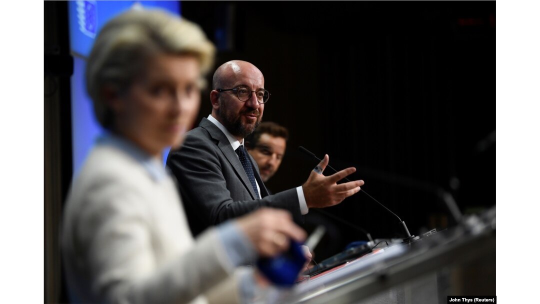 Președintele Comisiei, Ursula von der Leyen și președintele Consiliului European, Charles Michel, la summitul UE