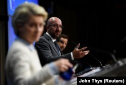 Președintele Comisiei, Ursula von der Leyen și președintele Consiliului European, Charles Michel, la summitul UE