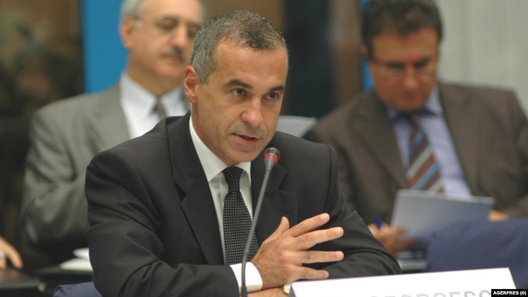 Călin Georgescu, directorul al Centrului Național de Dezvoltare Durabilă în 2006. Cu doi ani înainte, Georgescu lucra la Ministerul Afacerilor Externe. 
