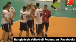 Кыргызстандын волейбол боюнча улуттук курама командасынын оюнчулары. 24-апрель, 2018-ж.  Дакка, Бангладеш.