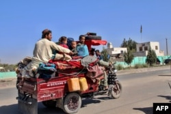 Interno raseljeni Avganistanci beže iz okruga Nadali u Laškar Gah u Helmandu, tokom sukoba između talibanskih boraca i avganistanskih bezbednosnih snaga 14. oktobra