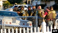 Сотрудники полиции в калифорнийском городе Сан-Бернардино. США, 2 декабря 2015 года.