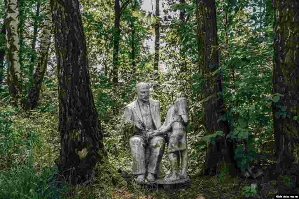 In Horbani, the mayor of the village&nbsp;hid&nbsp;a Lenin&nbsp;statue in the forest.&nbsp;Local youths built a table next to it and it became a popular hangout.&nbsp; &nbsp; 