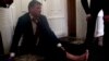 Охоронці Кернеса винесли на руках представника «Українського вибору» із зали міськради (відео)