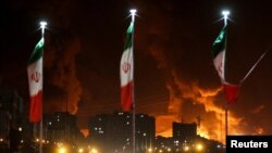 ხანძარი ირანში, თეირანის შაჰრანის ნავთობის საწყობში ისრაელის თავდასხმის შემდეგ. 15 ივნისი, 2025.