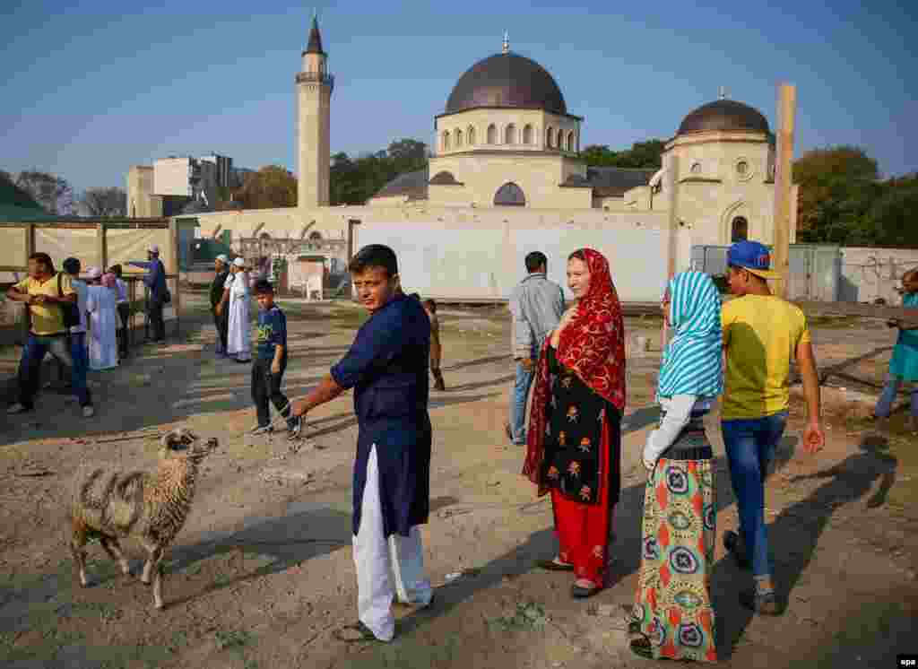 Ukrainian Muslims prepare for the holiday feast outside the Ar-Rahma Mosque in Kyiv.