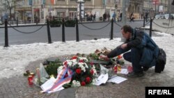 Кветкі на месцы самаспаленьня