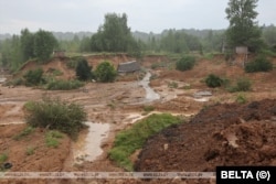 Будаўнічыя работы на месцы абвалу берагу Дзьвіны