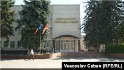 În primul tur, pentru Primăria Orhei au candidat zece persoane, dar două au fost excluse din cursă.