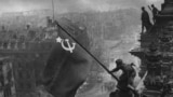 Рейхстаг гөмбәзенә байракны Башкортостанның Мишкә районында туып үскән татар кешесе Гази Заһитов һәм аның иптәшләре куйган