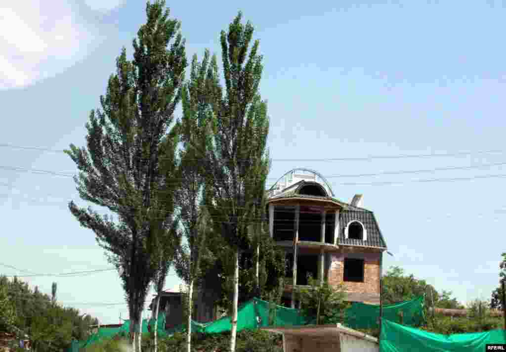 Бомпӯшиҳои рангини Душанбе #56