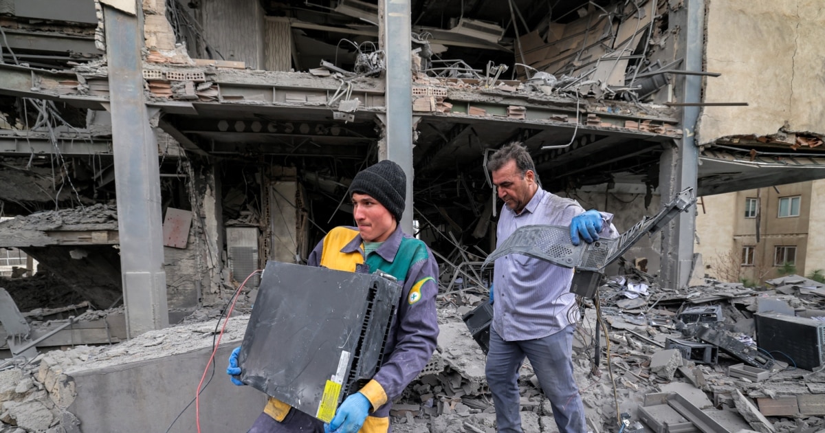 Trump thotë se e do naftën e Iranit  insiston që bisedimet për paqe po shkojnë mirë