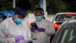 Медработники в мобильном пункте тестирования на COVID-19. Сентябрь 2020 года.