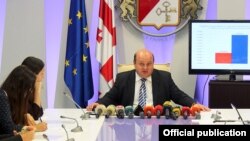 Нарушение бюджетной дисциплины стало главной темой обвинений оппозиции на встрече парламентского меньшинства с министром финансов. Хадури пришлось отвечать на много неприятных вопросов