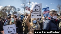 Sa protesta frilensera ispred Skupštine Srbije, Beograd (8. april)