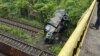 Camionul militar francez care s-a răsturnat în timpul accidentului de vineri, 16 mai 2025.