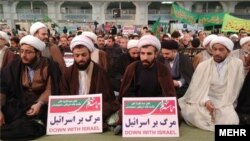 خبرگزاری فارس حاضرین در تجمع ۹ دی تهران را «اقشار مختلف مردم و طلاب» معرفی کرده است. 