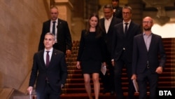 Oт ляво надясно: премиерът Андрей Гюров, министърката на икономиката Ирина Щонова, министърът на земеделието Иван Христанов, на енергетиката Трайчо Трайков и на финансите Георги Клисурски, 27 март 2026 г.