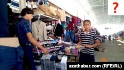 Aşgabadyň bazarlarynyň biri.