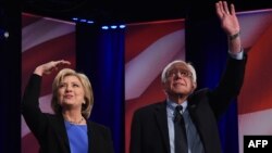 Hillary Clinton dhe Bernie Sanders 