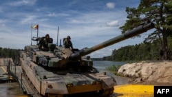 Tanc polonez de fabricație coreeană la un recent exercițiu militar. Varșovia se numără printre campioanele înarmării, între țările din NATO.