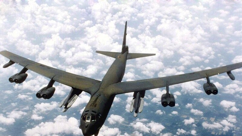Американски бомбардери во предупредувачки летови над Персискиот залив 