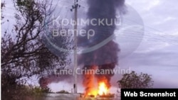 Після атаки на селище Гвардійське виникла пожежа на розташованій у селищі нафтобазі, повідомляв телеграм-канал «Крымский ветер»
