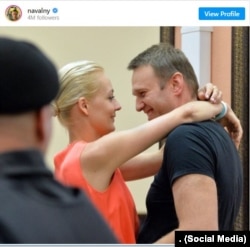 Затворениот опозициски лидер Алексеј Навални вешто го искористи Инстаграм и другите социјални медиуми за да допре до милиони Руси.