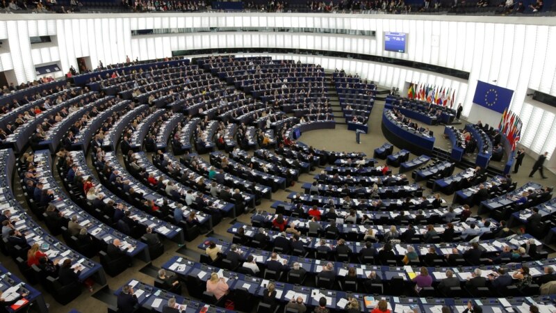 Komisioni i PE-së miraton liberalizimin e vizave për Kosovën